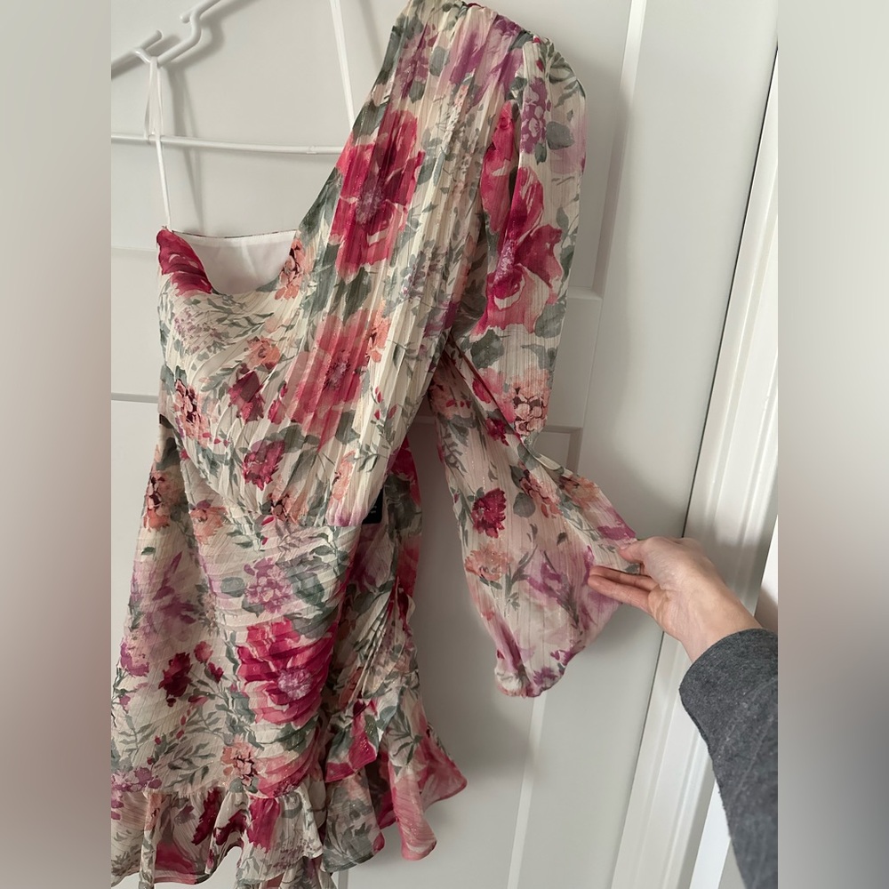 One shoulder love sleeve floral dress
